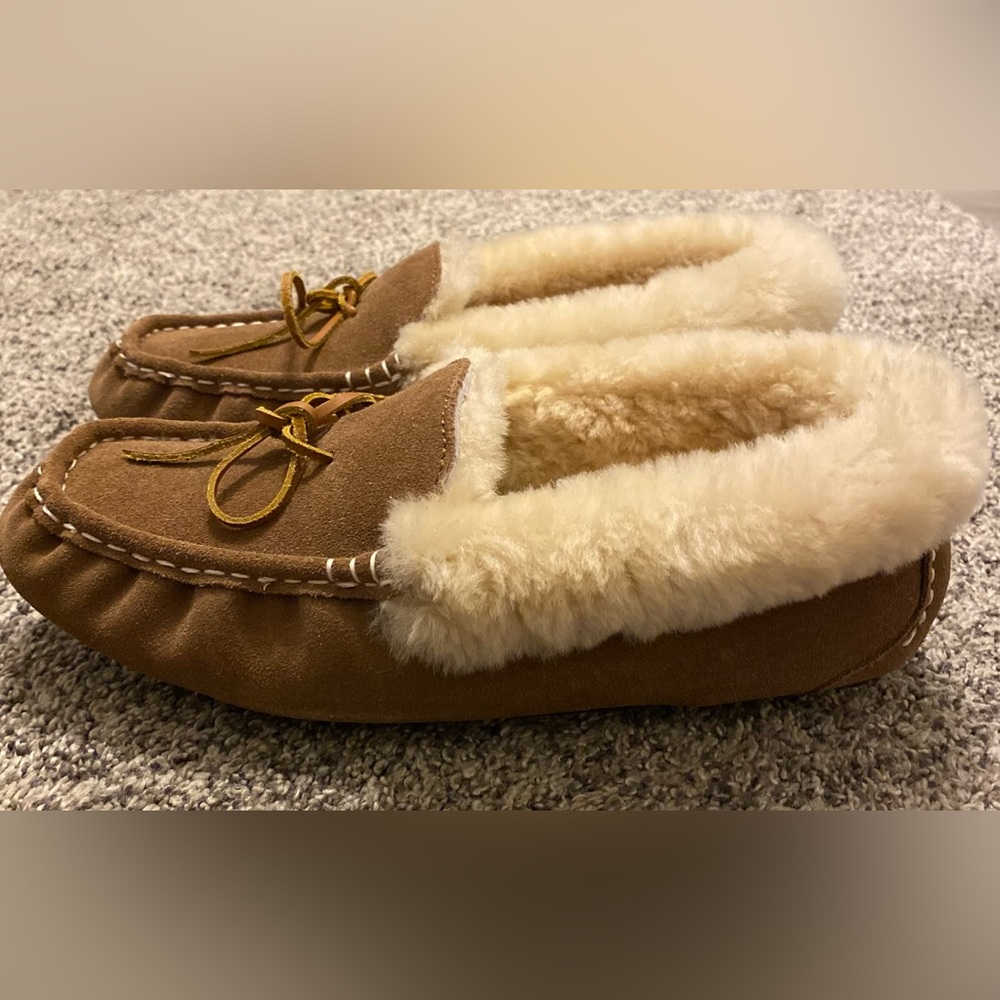 Slippers - Picture 2 of 9